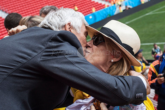 José Peckerman con su esposa Matilde después del partido que  Colombia le ganó 2 a 0  Costa de Marfil en Brasilia el 19 de junio de 2014.